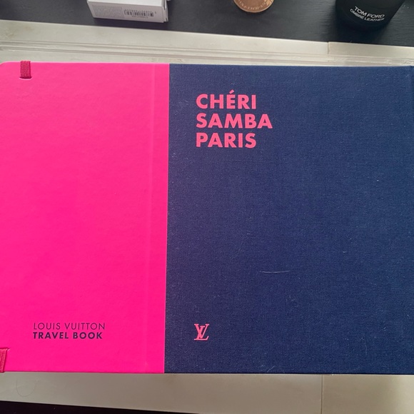 LOUIS VUITTON PARIS BOOK - Picture 4 of 5